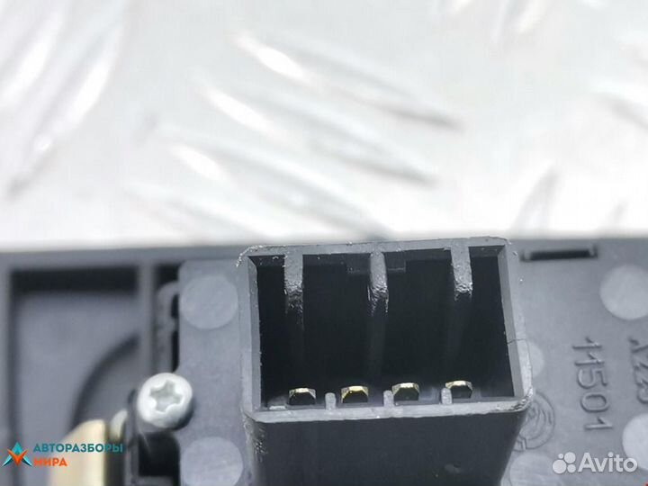 Кнопка стеклоподъемника Maserati Quattroporte 5