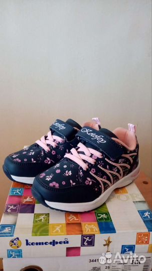Кроссовки для девочки