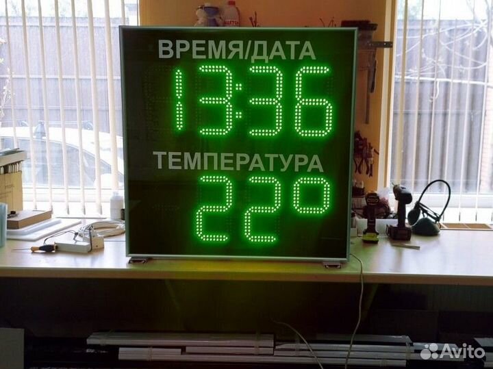 Часы с термометром светодиодные