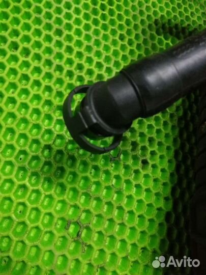 Патрубок воздушного фильтра audi a4 b7 2.0 TDI BRE