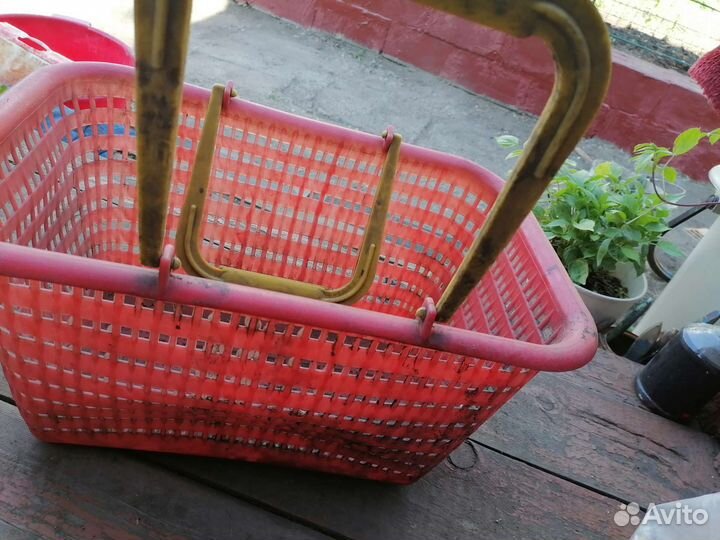 Корзинка пластмассовая