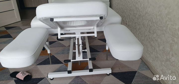 Массажная кушетка