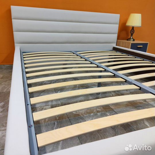 Кровать двухспальная 140х200