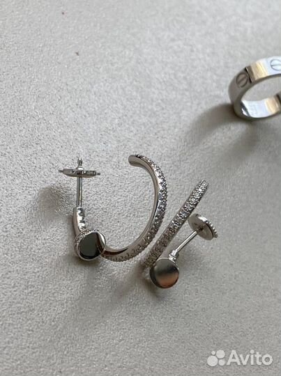 Золотые серьги Cartier гвоздь с бриллиантами