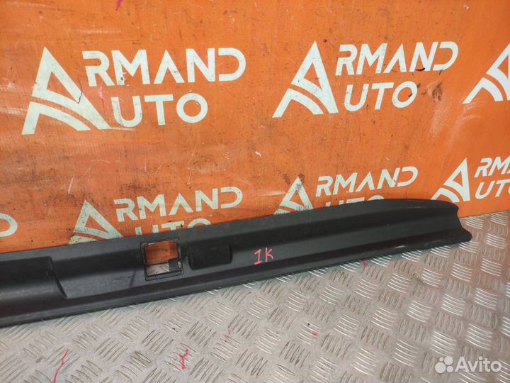 Кожух замка багажника Toyota Land Cruiser Prado