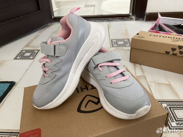 Кроссовки для девочки