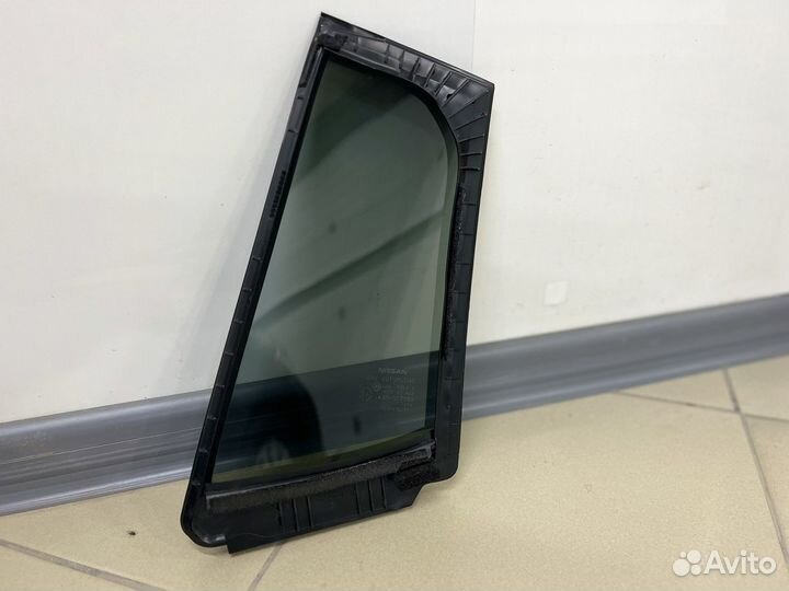 Стекло двери Nissan Leaf правое