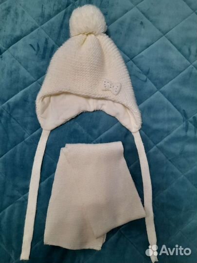 Много шапок зимних и осенних на девочку