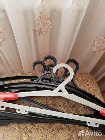 Вешалки для одежды
