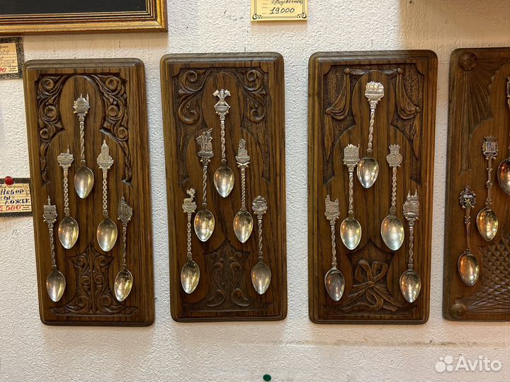 Набор ложечек на резном основании. На стену