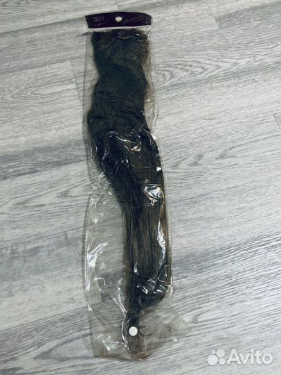 Волосы на заколках русые