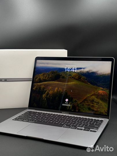 Apple MacBook Air 13 (2020) M1 8/256Gb. (Б/У.)