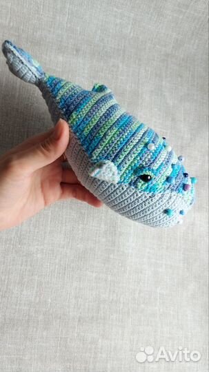 Вязаная игрушка кит
