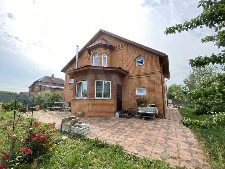 Дом 228 м² на участке 12 сот.