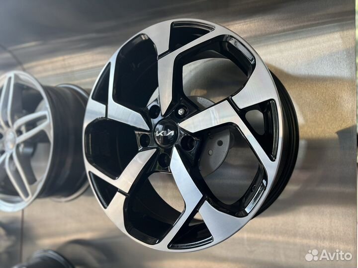 Новые комплект Россия R17 на Kia Sportage