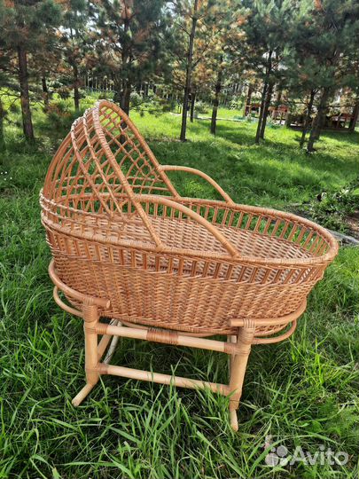 Детская кроватка люлька с маятником