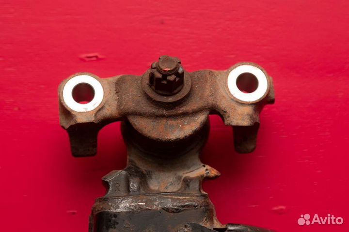 Рычаг подвески нижний передний правый Toyota Land