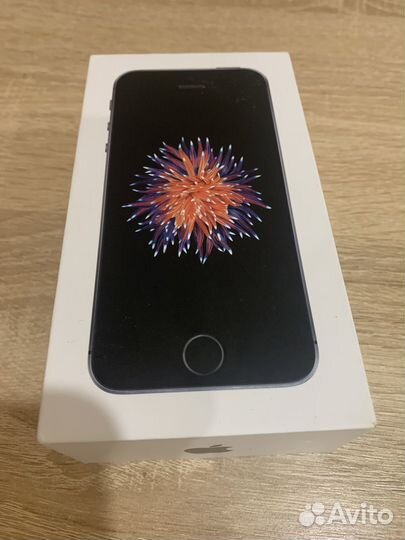 Коробка от iPhone se