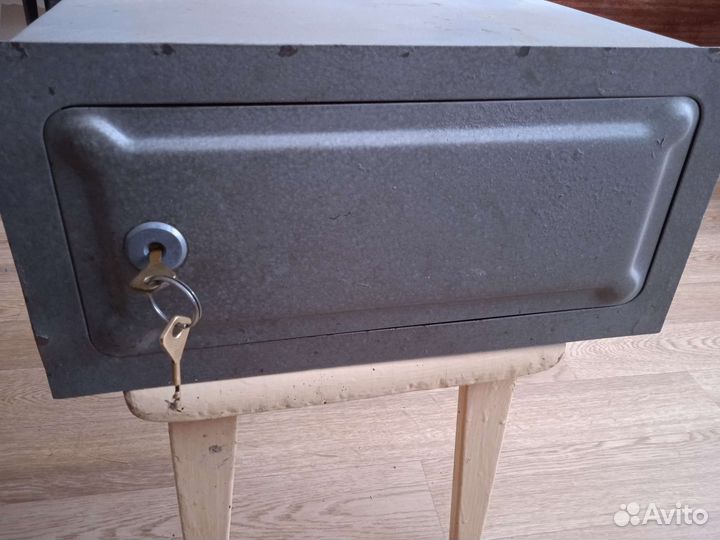 Сейф мебельный