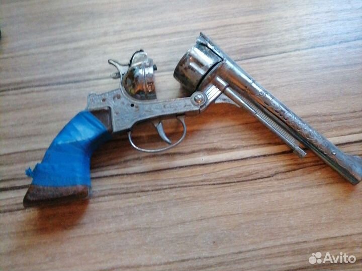 Пистолет на пистонах