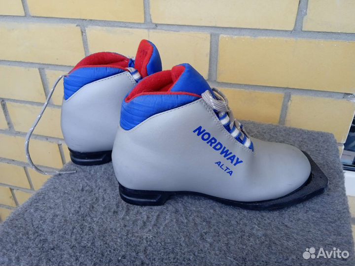 Лыжные ботинки