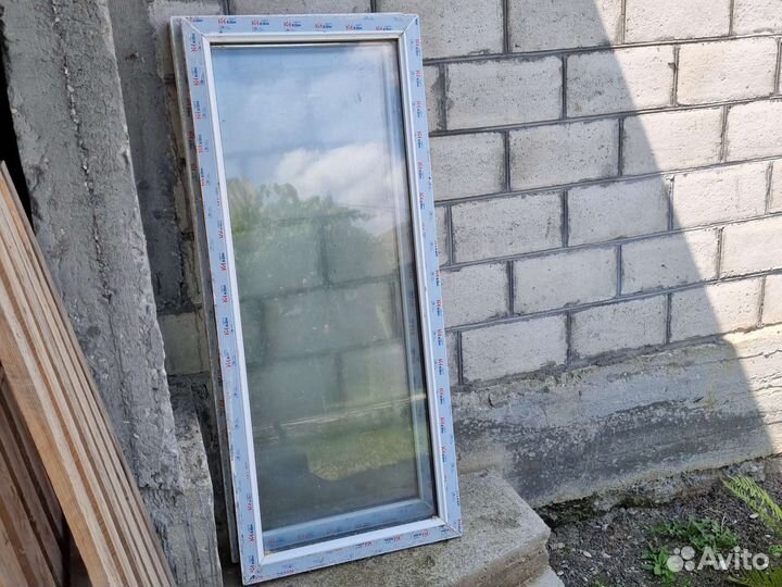 Окно пластиковое.Ширина 61.5,Высота 1.46