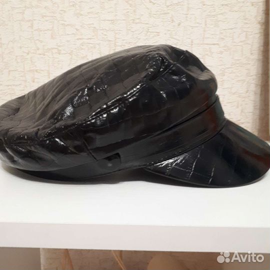 Кепка чёрная лакированная