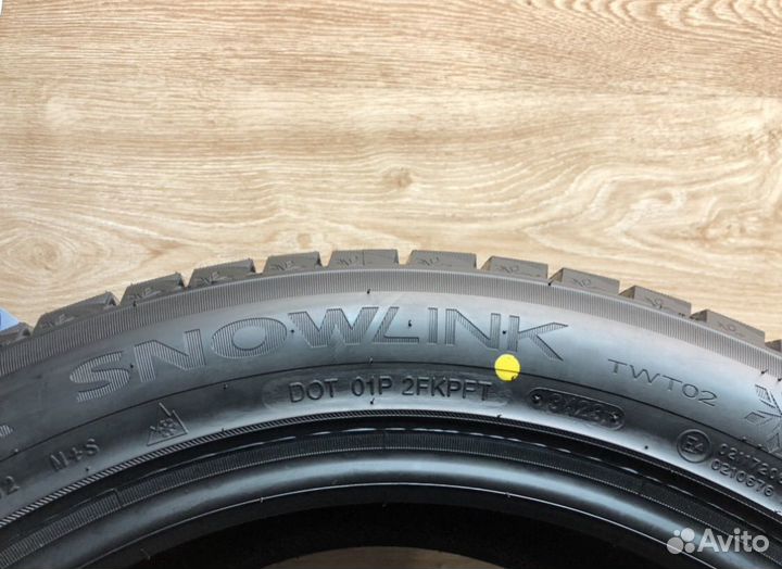 Triangle Snowlink TWT02 275/45 R20