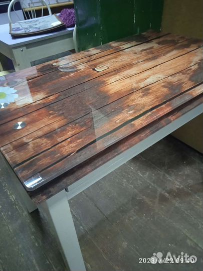 Стол стеклянный