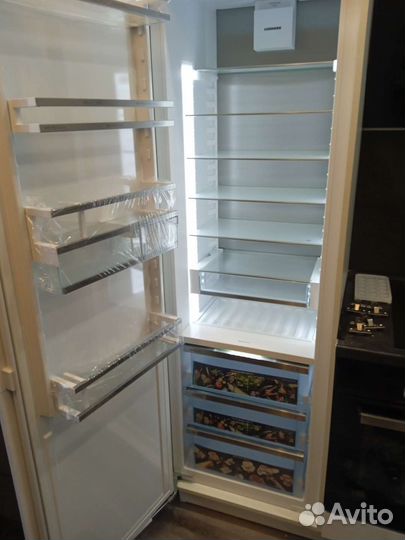 Замена петель встраиваемого холодильника