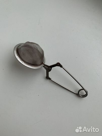 Жестяная коробка из под чая с маленькими баночками