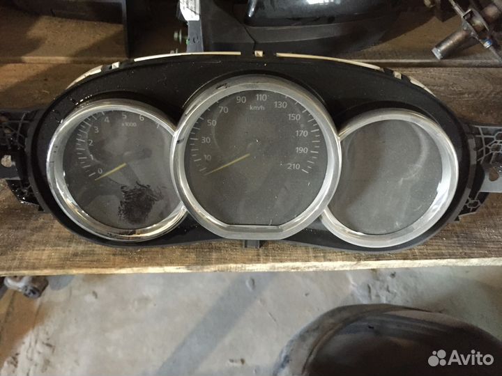 Щиток приборов Рено Логан 2