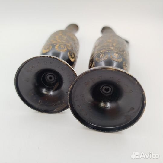 Набор парных кувшинов, выполненных в восточным