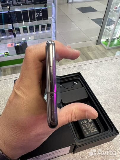 Samsung Galaxy S10, 8/128 ГБ