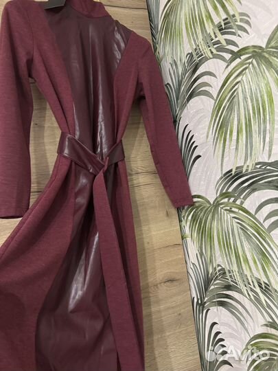 Платье с экокожей. Новое с биркой