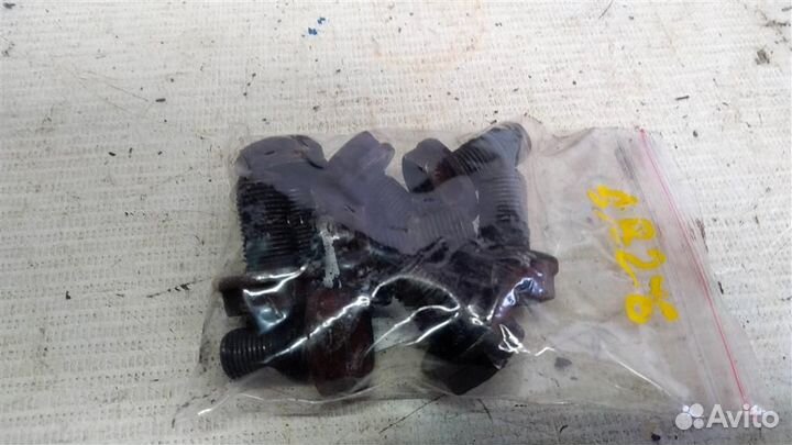 Болт маховика Audi 90 В2 85-86г