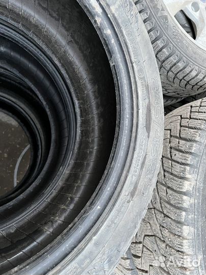 Nokian Tyres Hakkapeliitta 9 245/45 R19