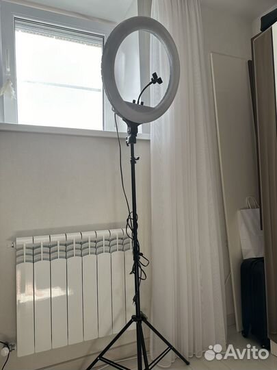 Кольцевая лампа со штативом