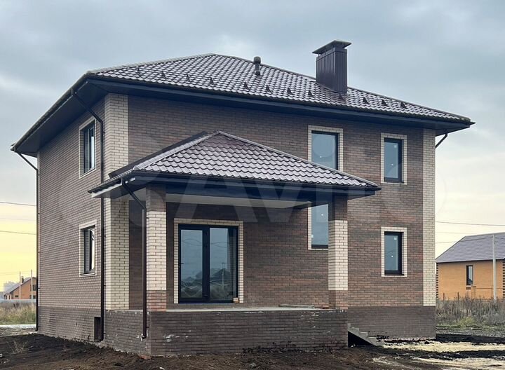 Коттедж 185 м² на участке 10 сот.