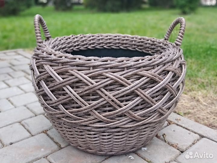 Кашпо из полиротанга для цветов