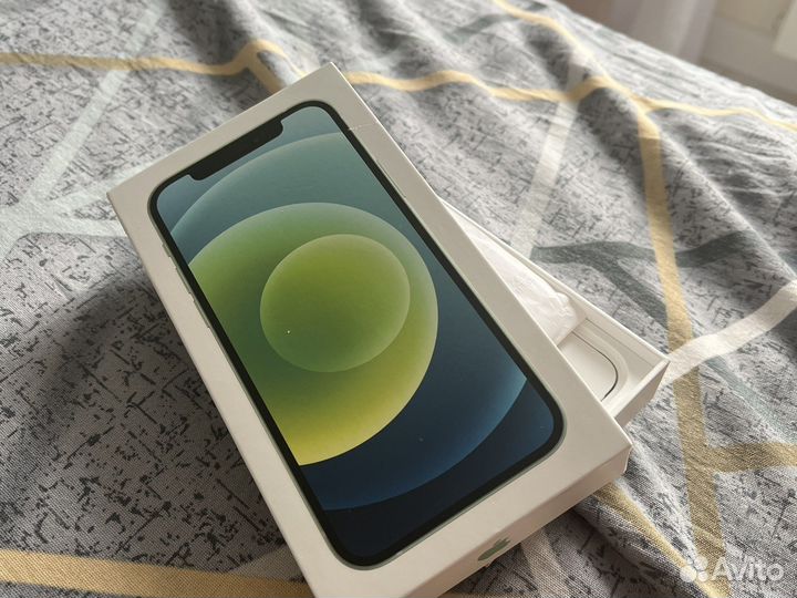 Коробка от iPhone 12