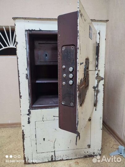 Сейф для денег и документов