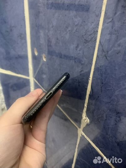 Телефон iPhone 7