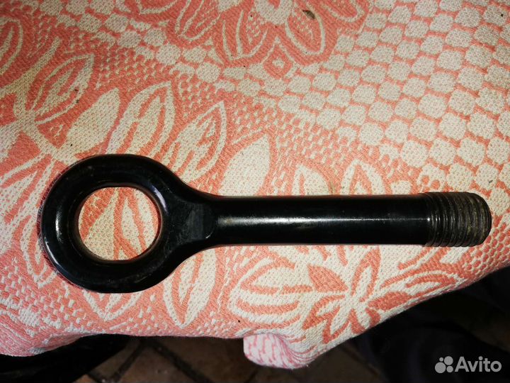 Буксировочный крюк