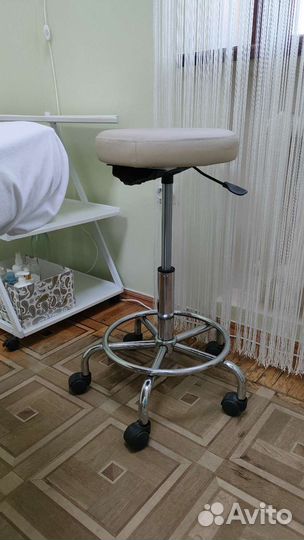 Стул для косметолога бу