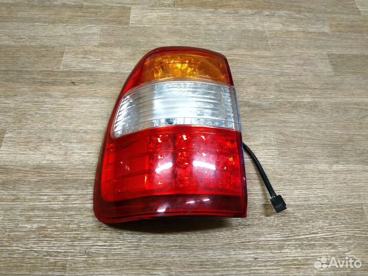 Фонарь задний левый Toyota Land Cruiser 100