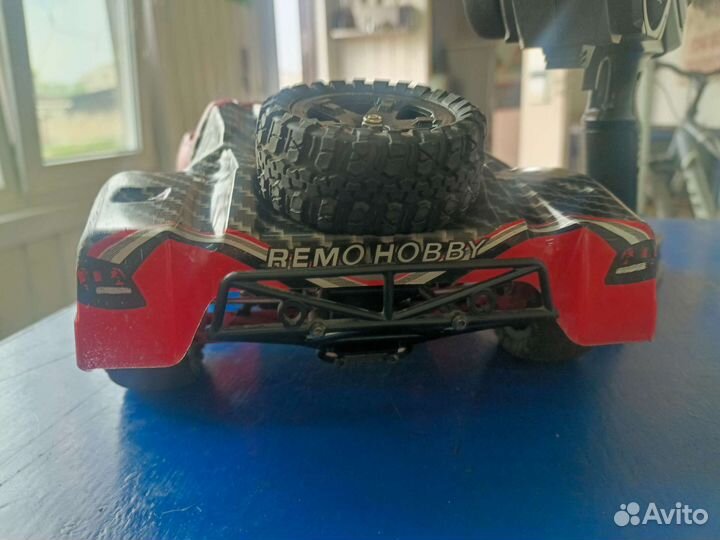Машинка на радиоуправлении внедорожник