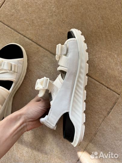 Сандалии ecco exowrap белые бежевые 38
