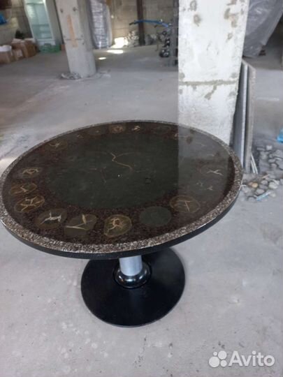 Столы из камня аммонитов