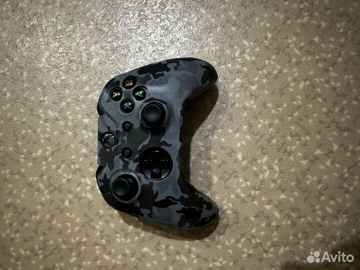 Xbox one s 2 геймпада 1tb